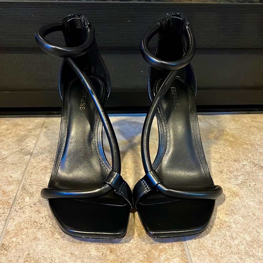 Price reduced! Express Square Toed Heel -6
